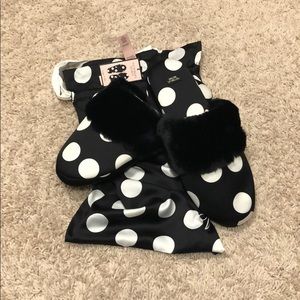 Victoria’s Secret slippers NWT Large